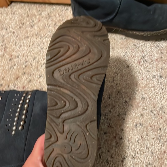 Bearpaw navy blue boots. - Picture 5 of 7